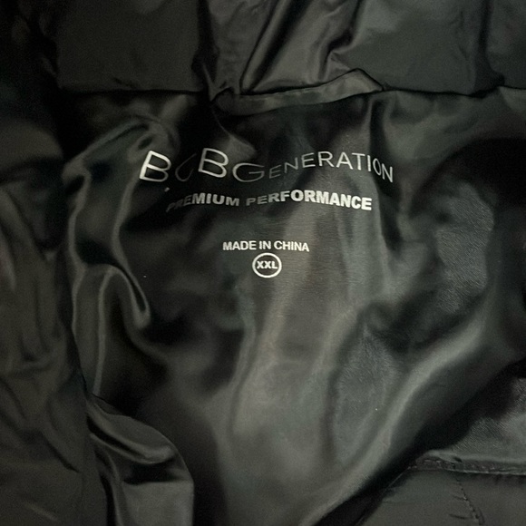 BCBG Nylon Short Quilted Puffer Jacket w Detachable Hood Windproof Water Resist - Picture 9 of 13